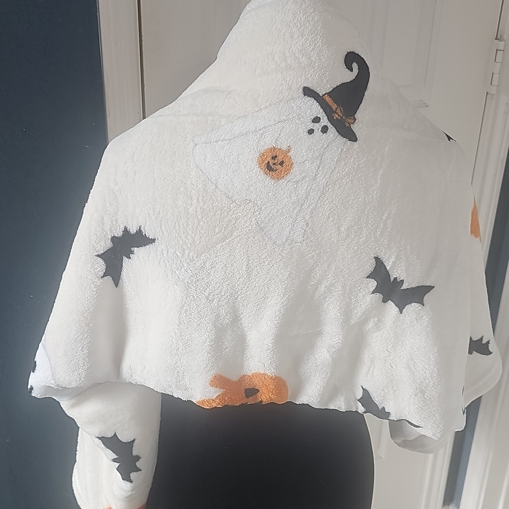 New Spooky Town Cozy Halloween Ghost Bat and Pumpkin Throw Blanket